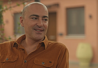 «Καραγκιόζης θα γίνεις; Μαζί σου»: Η συγκινητική αποκάλυψη του Θανάση Αλευρά στο MEGA