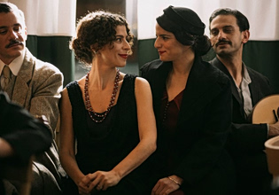 «ASTORIA»: Μια ιστορία για τον έρωτα, τη δύναμη και την επιβίωση στο θέατρο Παλλάς