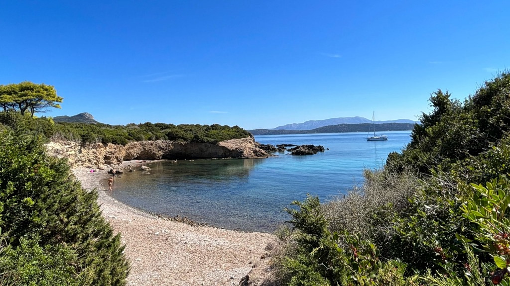 Στην παραλία της Φορμίκουλα κάποτε άραζαν οι φώκιες. Έφυγαν όταν ήρθαν οι τουρίστες