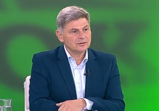 Φαραντούρης: Το ΠΑΣΟΚ είναι ο μόνος σοβαρός πόλος για τη συσπείρωση των δημοκρατικών δυνάμεων