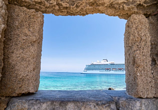 Το 70% των επιβατών κρουαζιέρας διανυκτερεύει σε πόλεις – λιμάνια πριν ή μετά το ταξίδι