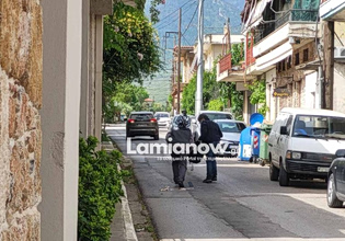 Ληστεία στην Κάτω Τιθορέα: Η στιγμή που οι δράστες φεύγουν από την τράπεζα – Τους έπεσαν χρήματα στο δρόμο