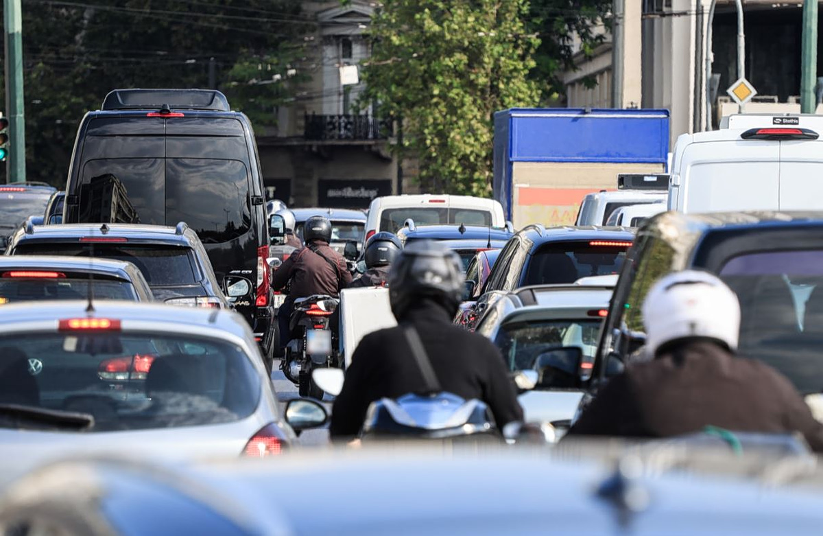 Κίνηση: Στο «κόκκινο» ο Κηφισός – Καθυστερήσεις σε Κηφισίας, Μεσογείων και Αττική Οδό