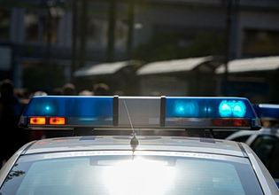 Άγιοι Ανάργυροι: Εντοπίστηκε σπίτι τρώγλη – Τρία παιδιά ζούσαν σε άθλιες συνθήκες, συνελήφθησαν οι γονείς