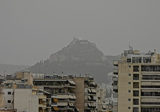 Μυστήριο παραμένει η έντονη οσμή στα νότια προάστια της Αθήνας – Εκκενώθηκε το Δημαρχείο Παλαιού Φαλήρου