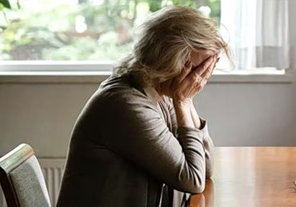 «Μαϊμού» γιατροί, αστυνομικοί και λογιστές – Νέες απάτες αδειάζουν λογαριασμούς και σπίτια