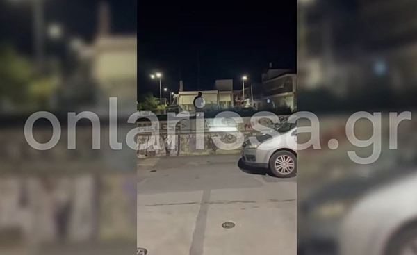 Λάρισα: Πετούσαν πέτρες, μπουκάλια και νερομπαλόνια σε διερχόμενα αυτοκίνητα – Δείτε βίντεο