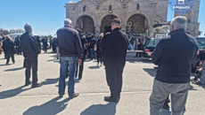 Ρόδος: Θρήνος στην κηδεία μητέρας και κόρης που έχασαν τη ζωή τους στο φρικτό δυστύχημα