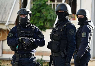 Κρήτη: Μεγάλη αστυνομική επιχείρηση για όπλα και ναρκωτικά