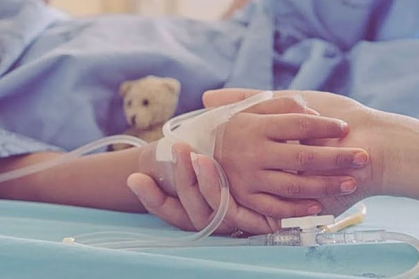 Κρήτη: Κρίσιμες ώρες για το 3χρονο κοριτσάκι στα Χανιά – Στο «μικροσκόπιο» οι θάνατοι δύο παιδιών της οικογένειας