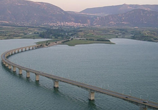 Κοζάνη: Εντοπίστηκε νεκρός άνδρας μέσα σε αυτοκίνητο στη λίμνη Πολυφύτου