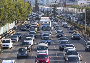Κίνηση: Μποτιλιαρισμένος ο Κηφισός, καθυστερήσεις στην Αττική Οδό