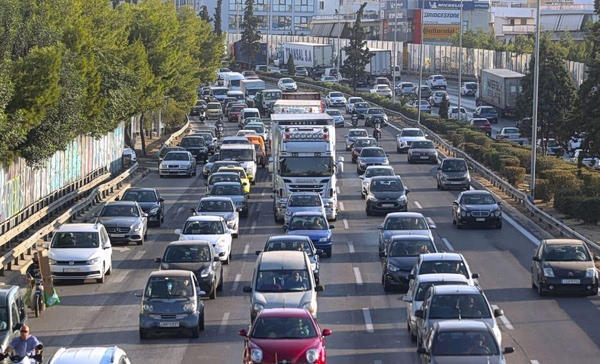 Κίνηση: Μποτιλιαρισμένος ο Κηφισός, καθυστερήσεις στην Αττική Οδό