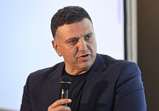 Στην Ακαδημία του Εμπορικού Ναυτικού ο υπουργός Ναυτιλίας Βασίλης Κικίλιας
