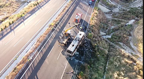 Τουρκία: Λεωφορείο τυλίχτηκε στις φλόγες μετά από σύγκρουση – 8 νεκροί ανάμεσά τους ένα 9 μηνών βρέφος