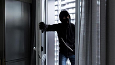 Λάρισα: Τρόμος για έγκυο – Βρέθηκε πρόσωπο με πρόσωπο με διαρρήκτη μέσα στο διαμέρισμά της