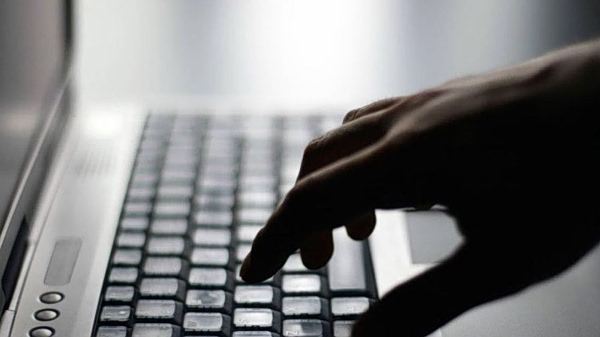 Λαύριο: Συνελήφθησαν 17χρονη και 14χρονος για πορνογραφία ανηλίκων – Παραποιούσαν φωτογραφίες