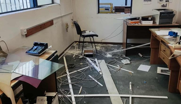 Στόχος αγνώστων το ΚΤΕΟ Αγρινίου – Ξήλωσαν μέχρι και τα αλουμίνια