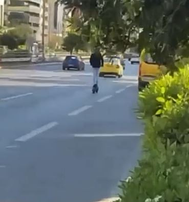 Συνελήφθη 23χρονος που έτρεχε με 72 χλμ. με πατίνι στη Συγγρού - Δείτε βίντεο