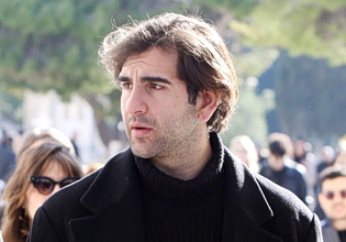 Δημήτρης Φιλιππίδης: «Γκρεμίστηκε η εικόνα του πατέρα μου και σήμερα δεν τον αναγνωρίζω»