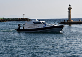 Μακρόνησος: Προσάραξη ρυμουλκού βόρεια του νησιού – Προκλήθηκε εισροή υδάτων