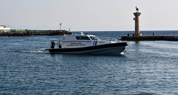 Μακρόνησος: Προσάραξη ρυμουλκού βόρεια του νησιού – Προκλήθηκε εισροή υδάτων