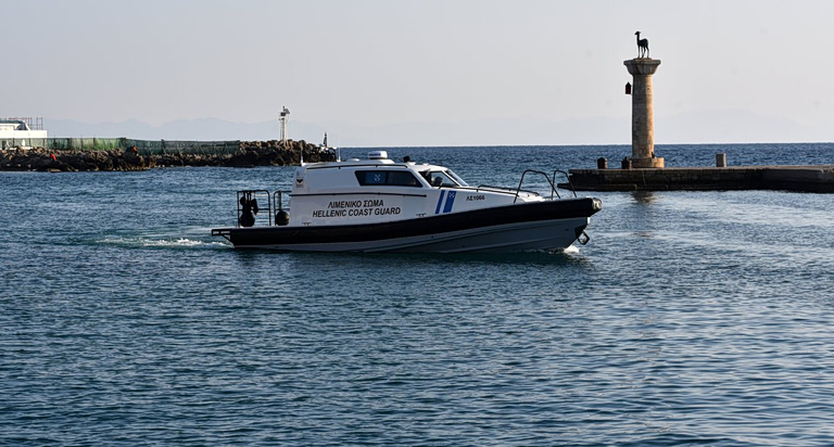 Μακρόνησος: Προσάραξη ρυμουλκού βόρεια του νησιού - Προκλήθηκε εισροή υδάτων