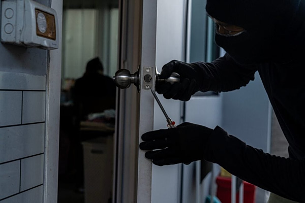 Η σπείρα Χιλιανών διαρρηκτών που έκαναν «τουρισμό» στην Αθήνα – Πώς έκλεψαν ρολόγια αξίας 1,5 εκατ. ευρώ από γνωστό εφοπλιστή