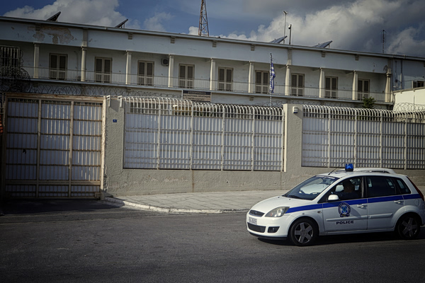Σκληροί ποινικοί έκαναν τις φυλακές Κορυδαλλού… μπαρ –  Αλκοόλ, τσιγάρα και τραπ στη διαπασών