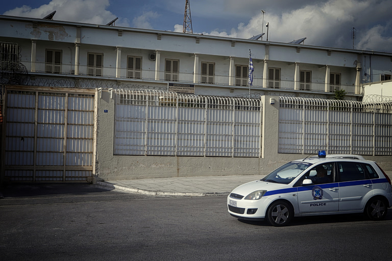 Σκληροί ποινικοί έκαναν τις φυλακές Κορυδαλλού… μπαρ –  Αλκοόλ, τσιγάρα και τραπ στη διαπασών