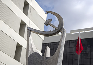 KKE για τα 81 χρόνια από το τέλος του Β’ Παγκοσμίου Πολέμου: Βαδίζουμε στις αναμετρήσεις τού αύριο πιο έμπειροι