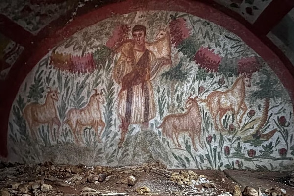 H καλύτερα διατηρημένη απεικόνιση του Ιησού, 1800 ετών – Χωρίς γένια, με κοντά μαλλιά και κομψά ρούχα