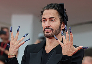 Η LVMH πούλησε τον οίκο Marc Jacobs για (σχεδόν) 1 δισεκατομμύριο δολάρια