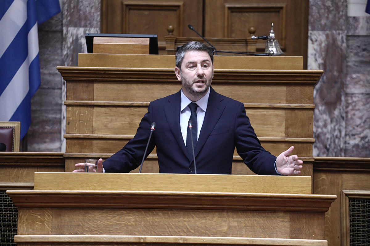 Ανδρουλάκης: Το Σύνταγμα κ. Μητσοτάκη δεν είναι σανίδα σωτηρίας για μια κυβέρνηση σε αποδρομή