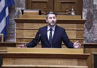 Ανδρουλάκης: Το Σύνταγμα κ. Μητσοτάκη δεν είναι σανίδα σωτηρίας για μια κυβέρνηση σε αποδρομή