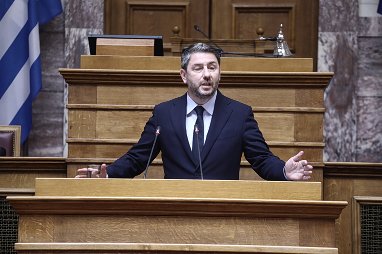 Ανδρουλάκης: Το Σύνταγμα κ. Μητσοτάκη δεν είναι σανίδα σωτηρίας για μια κυβέρνηση σε αποδρομή