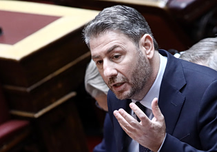 Υποκλοπές: «Στρίμωξε» τον Δεμίρη ο Ανδρουλάκης – «Σταματήστε να περιφρονείτε τη νοημοσύνη μας» – Όλος ο διάλογος