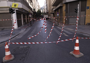 Αθήνα: Διακοπή της κυκλοφορίας στο Κέντρο λόγω θραύσης αγωγού ύδρευσης