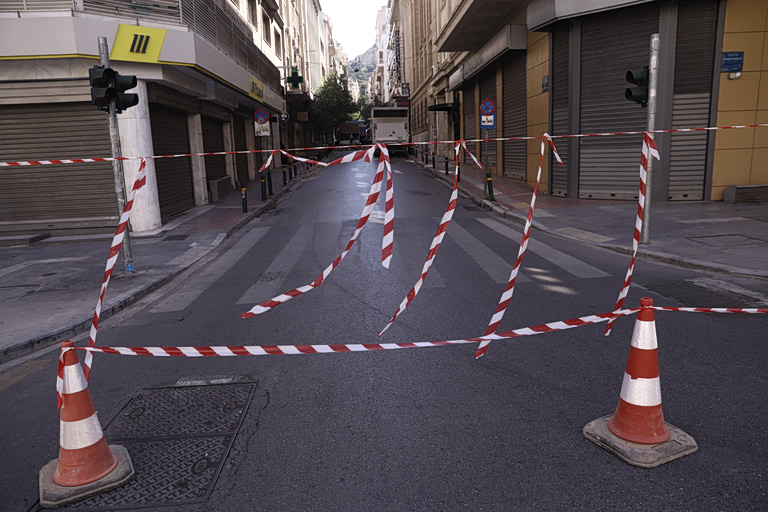 Αθήνα: Διακοπή της κυκλοφορίας στο Κέντρο λόγω θραύσης αγωγού ύδρευσης