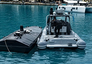 Τι εκτιμούν οι στρατιωτικές αρχές για το πλωτό drone στην Λευκάδα; – Ποιος ήταν ο στόχος και οι χειριστές του