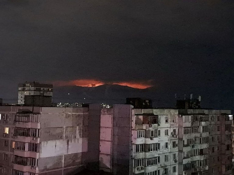 Ρωσία: Πυρκαγιά ξέσπασε σε δεξαμενή πετρελαίου στο Νοβοροσίσκ μετά από επίθεση ουκρανικών drones