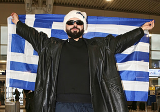 Πώς προέκυψε το Ferto και ποια η αγαπημένη εμφάνιση της Eurovision; Ο Akylas απαντά σε όσα θέλεις να ξέρεις