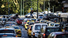 Κίνηση: Κυκλοφοριακό έμφραγμα στους δρόμους της Αττικής – Πού εντοπίζονται τα μεγαλύτερα προβλήματα