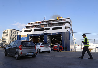 Τριήμερο Αγίου Πνεύματος: Φεύγουν οι εκδρομείς – Αυξημένη κίνηση σε ΚΤΕΛ Κηφισού, λιμάνι Πειραιά και Λεωφόρο Αθηνών