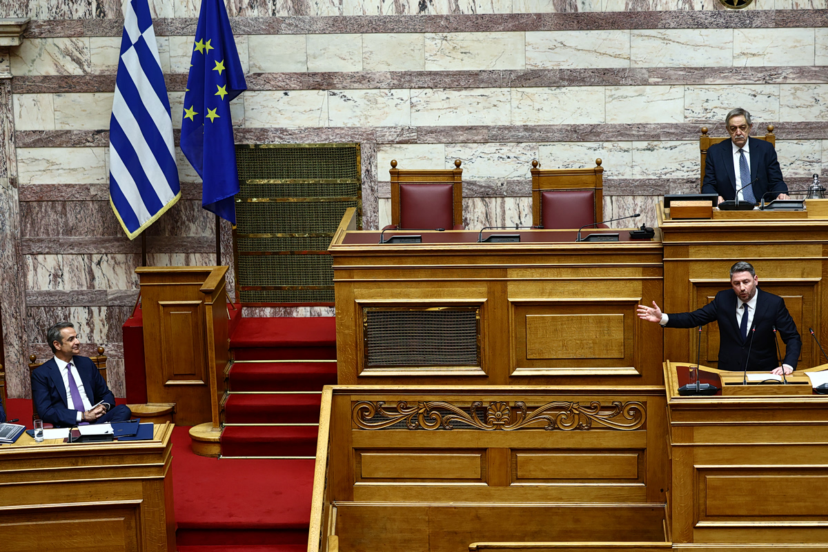 «Το σύστημα δολοφονίας χαρακτήρων του Μαξίμου» έπιασε δουλειά – Πόλεμος ΠΑΣΟΚ και ΝΔ