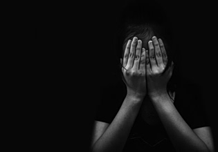 Εφιάλτης για γυναίκα στη Βρετανία: Πρώην της έφτιαξε ψεύτικο προφίλ με φωτογραφίες της και έστελνε άνδρες στο σπίτι της