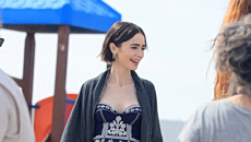 Emily in Paris: Ενθουσιασμένη με τη Μύκονο η Λίλι Κόλινς – Οι νέες φωτογραφίες που ανήρτησε