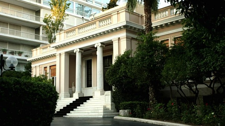 Πόσα ήξερε ο θείος και πόσα φορτώθηκε ο ανιψιός, στο τέλος πάντα καίγεται ο πιο πιστός στρατιώτης της αυλής και ο εκλεκτός