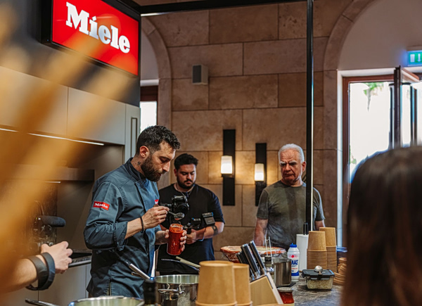 Η Miele στο Messinia Challenge 2026: Η τέχνη του «Ευ Ζην» μεταφέρεται από τον αθλητισμό στην κουζίνα