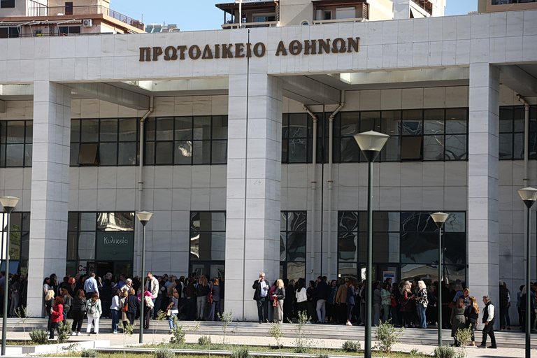 Σε λειτουργία από τη Δευτέρα οι πύλες εισόδου στο πρώην Ειρηνοδικείο Αθήνας
